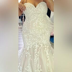 Allure Bridal Wedding Dress / Size 20